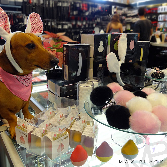 2010: Easter is far more delicious at Maxxx Black!