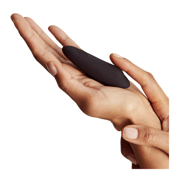 WE-VIBE MOXIE + REMOTE CONTROLLED PANTY VIBRATOR